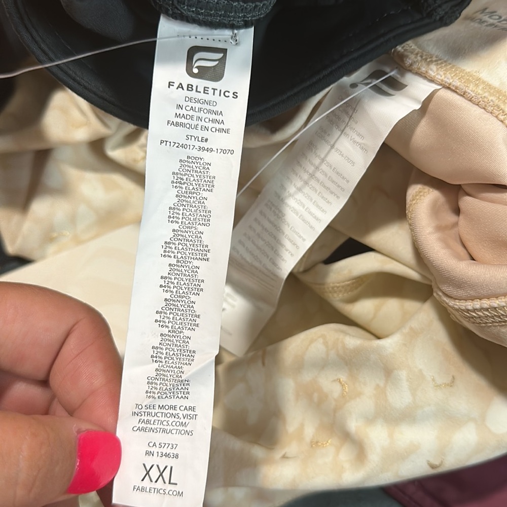 New 3 Fabletics legging bundle - Picture 13 of 13